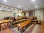 Gleesome Inn - Guest House Living Room